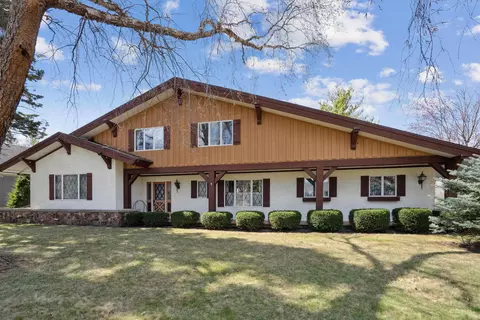 3376 Inverness Rd, Waterloo, IA 50701