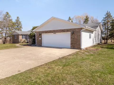 408 Howard St, Sumner, IA 50674 photo 2