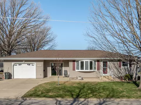 1905 Elmwood Ave, Cedar Falls, IA 50613