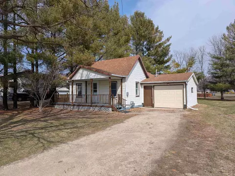 607 SW 2nd St, Cresco, IA 52136