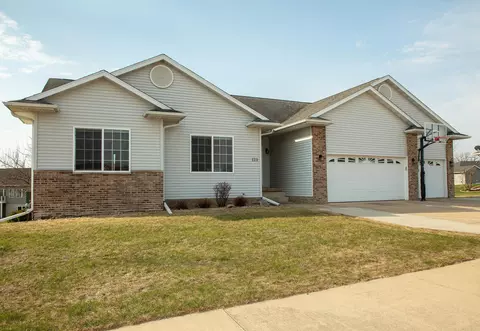 123 SW 16th Ave, Waverly, IA 50677