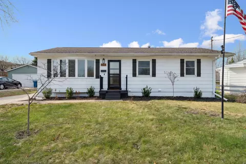 1104 Columbus Dr, Waterloo, IA 50702