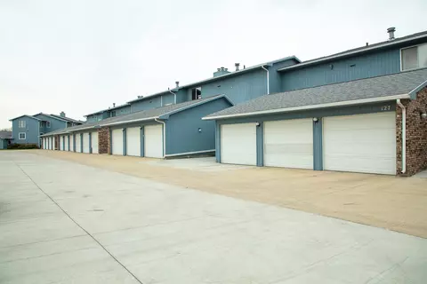 125 Southbrooke Dr #2, Waterloo, IA 50702