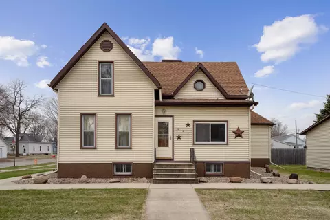 603 NW 1st St, Waverly, IA 50677