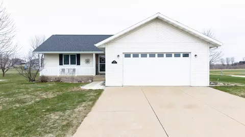 401 Amy Ave, Fairbank, IA 50629