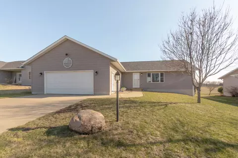 3708 Monaghan Dr, Waverly, IA 50677
