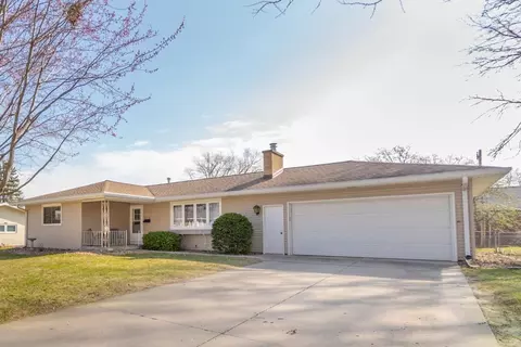 1014 Ellen St, Cedar Falls, IA 50613