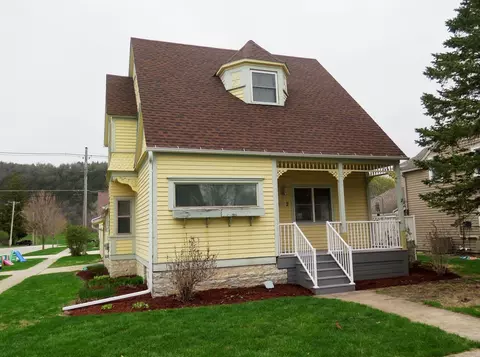 602 Center Ave, Decorah, IA 52101