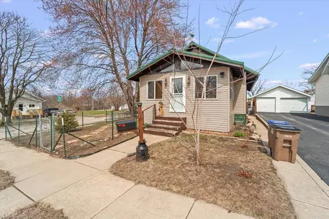 223 5th St NW, Oelwein, IA 50662