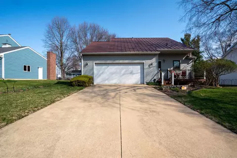 2711 Fandre Dr, Cedar Falls, IA 50613