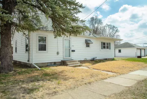 1020 Nevada St, Waterloo, IA 50703
