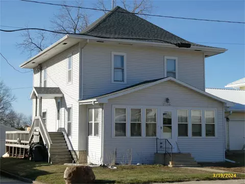 508 W 4th St, Wellsburg, IA 50680