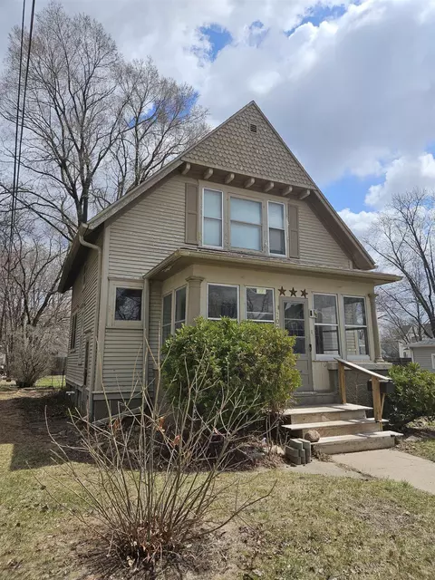 702 D St, Charles City, IA 50616