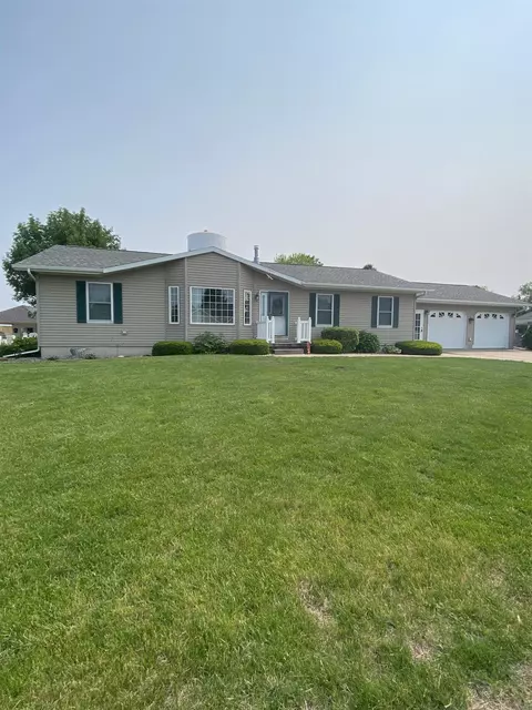 905 Rebecca Ct, Independence, IA 50644