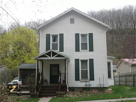 915 Garnavillo Ave, Mcgregor, IA 52157