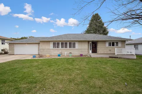 1355 S Hill Dr, Waterloo, IA 50701