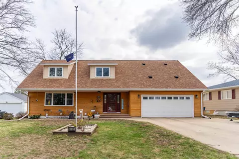 2839 Saratoga Dr, Waterloo, IA 50702