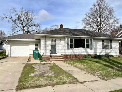 113 SW 6th Ave, Independence, IA 50644