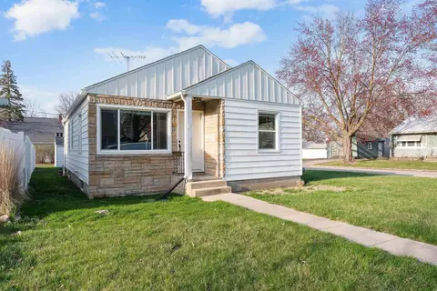 121 Forest Ave, Waterloo, IA 50702