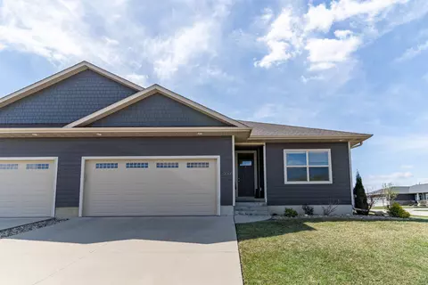 2006 Richard Rd, Cedar Falls, IA 50613