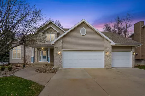 4015 Eastpark Rd, Cedar Falls, IA 50613