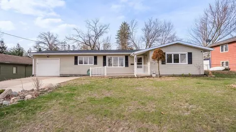 1604 W 8 St, Cedar Falls, IA 50613