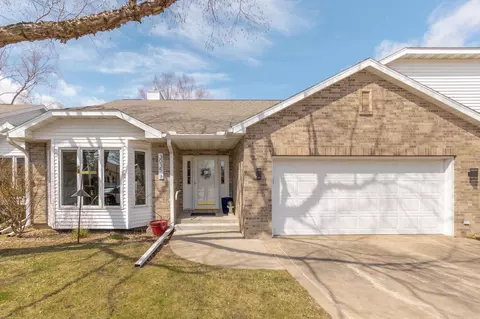 3035 Pheasant Dr #B, Cedar Falls, IA 50613