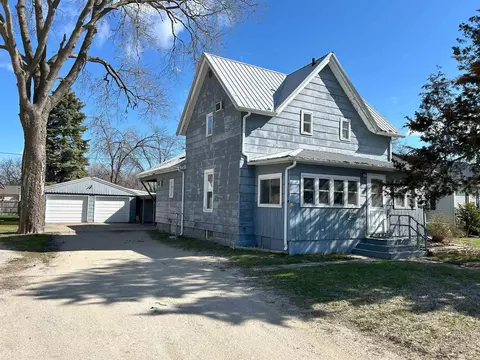 117 13th Ave, Charles City, IA 50616