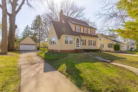 292 Kenilworth Rd, Waterloo, IA 50701