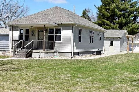 1027 Maple St, Osage, IA 50461