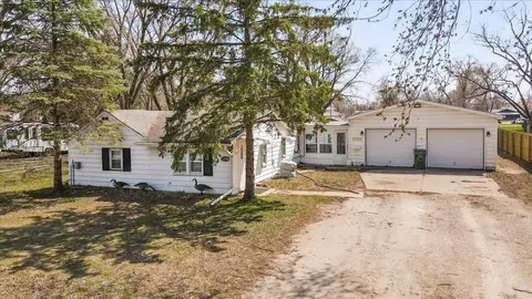 1220 Shultz St, Waterloo, IA 50707
