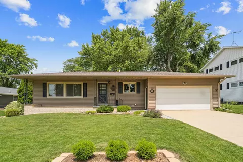 805 7th St SE, Oelwein, IA 50662