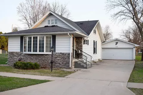 1114 Mechanic St, Osage, IA 50461