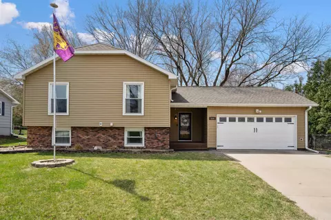 514 Westbourne Rd, Waterloo, IA 50701