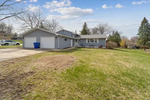1224 Elm St, Oelwein, IA 50662