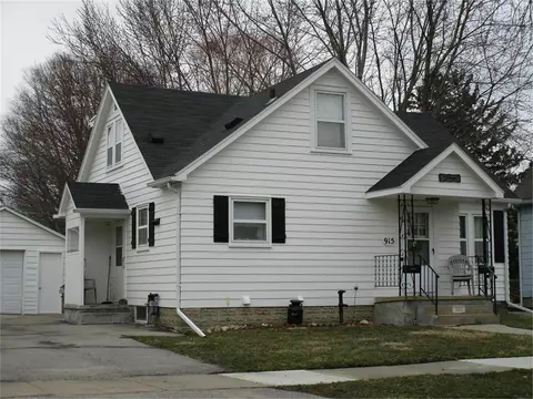 915 Bertch Ave, Waterloo, IA 50702