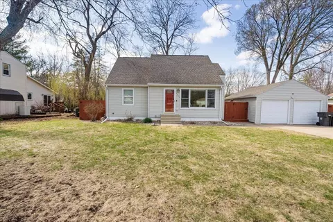 2905 Willow Ln, Cedar Falls, IA 50613