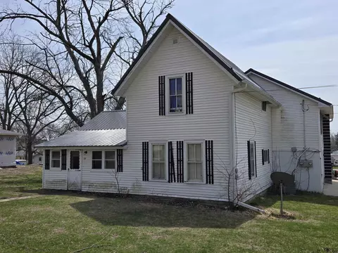 220 W Spring St, Strawberry Point, IA 52076