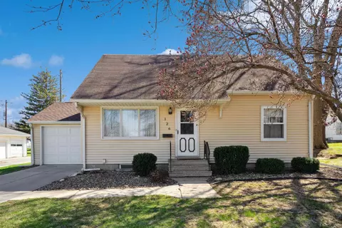 126 Randall St, Reinbeck, IA 50669