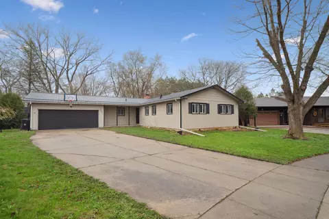 4006 Cardinal Ct, Cedar Falls, IA 50613