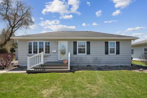 421 Upland Dr, Waterloo, IA 50701
