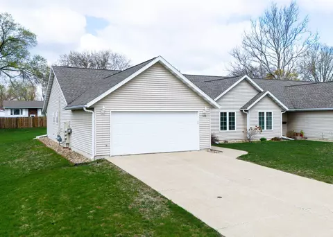 1108 Bobbi Ln, Waterloo, IA 50701
