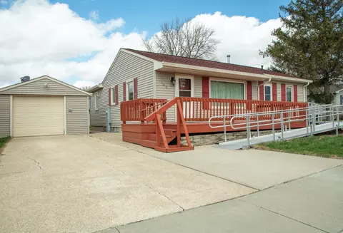160 E Hoover St, Denver, IA 50622