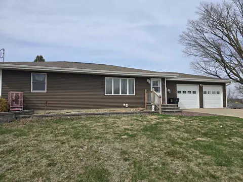 216 Hall St, West Union, IA 52175