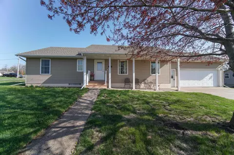 801 3rd Ave, Parkersburg, IA 50665