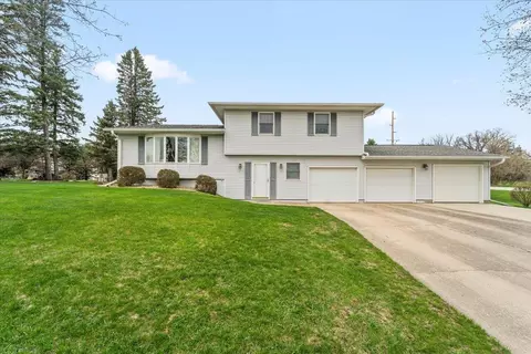 100 Summit Dr, Waverly, IA 50677