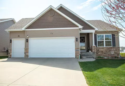 1306 Hummingbird Cir, Waterloo, IA 50702