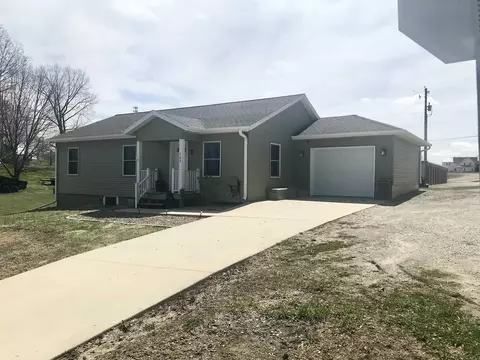 302 East Street, Calmar, IA 52132