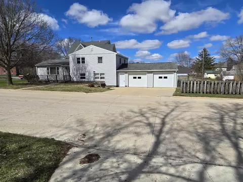 304 E 6th St, Cresco, IA 52136