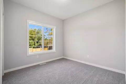 2324 Maynard Ave, Waterloo, IA 50701 photo 8